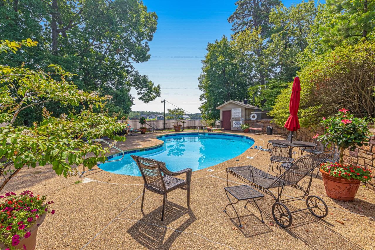 Lake Escape Hot Springs Exterior photo